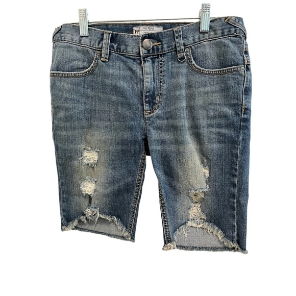 Free PEOPLE DISTRESSED DESTRUCTION MID LENGTH JEAN SHORTS 27 - Picture 1 of 3